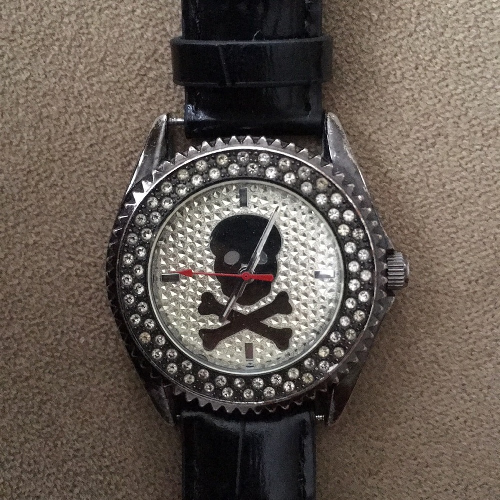 Vernier Skull watch with shiny stones on the side